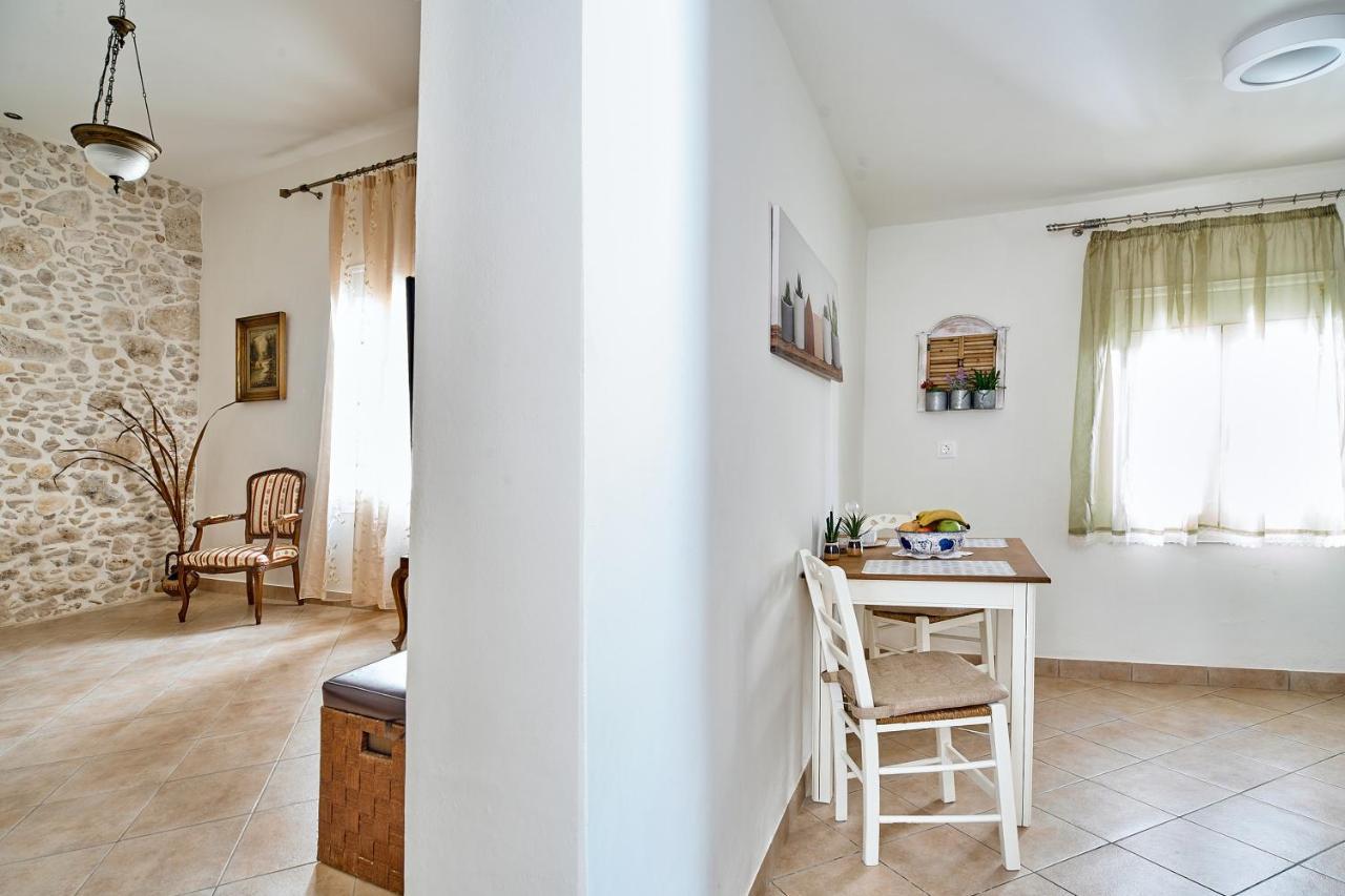 Ekavi Apartment Kíssamos Buitenkant foto
